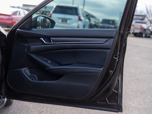 Used 2018 Honda Accord EX image 40