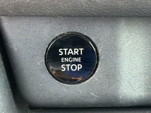 Used 2024 Nissan Rogue SV AWD/4WD image 16