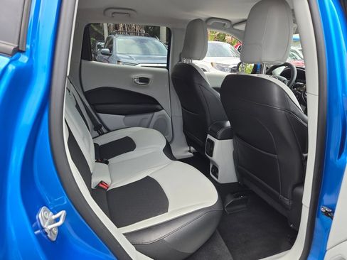 Used 2019 Jeep Compass Latitude w/ Popular Equipment Group FWD image 17
