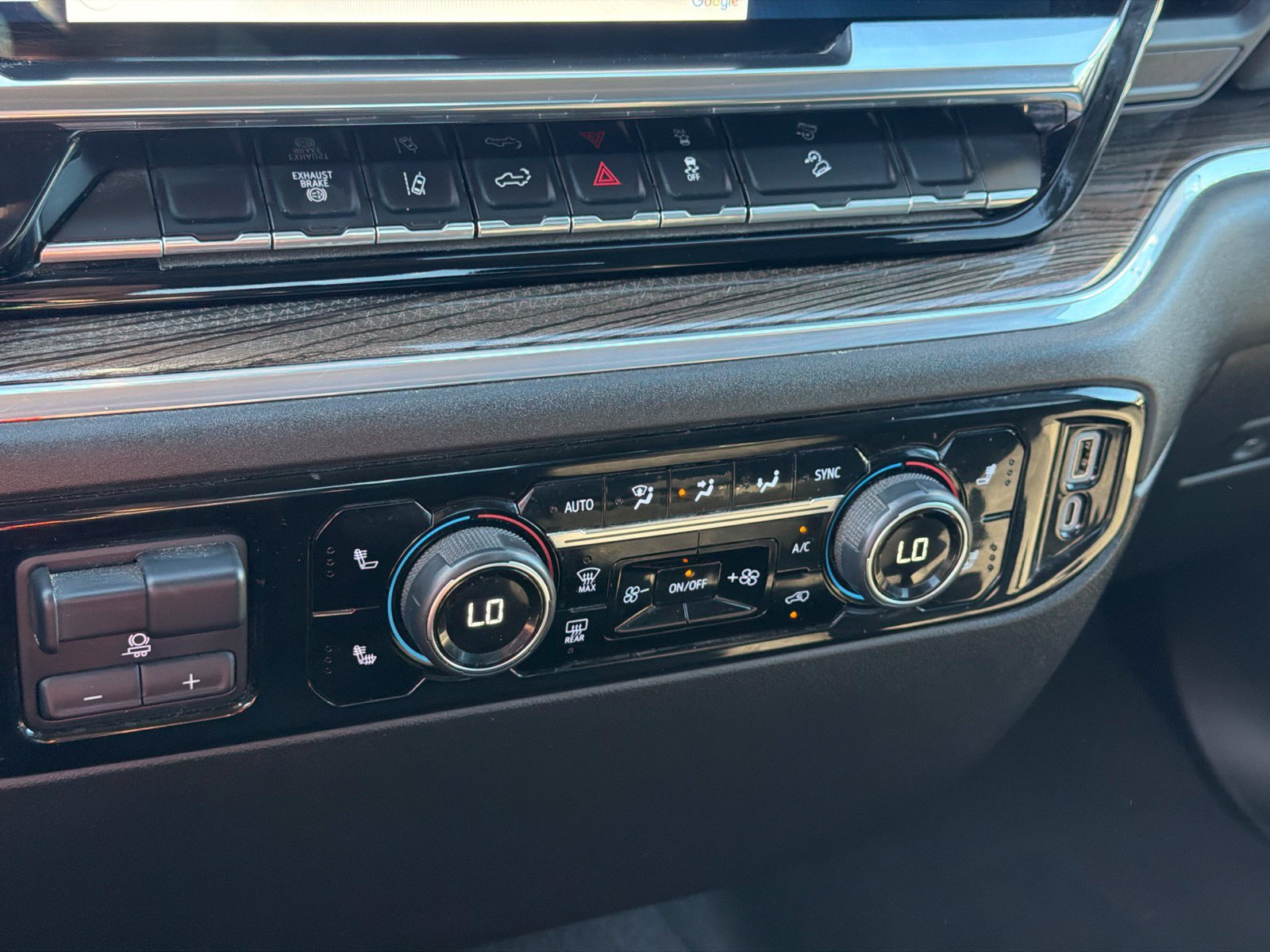 Used 2024 Chevrolet Silverado 2500 LT AWD/4WD image 23
