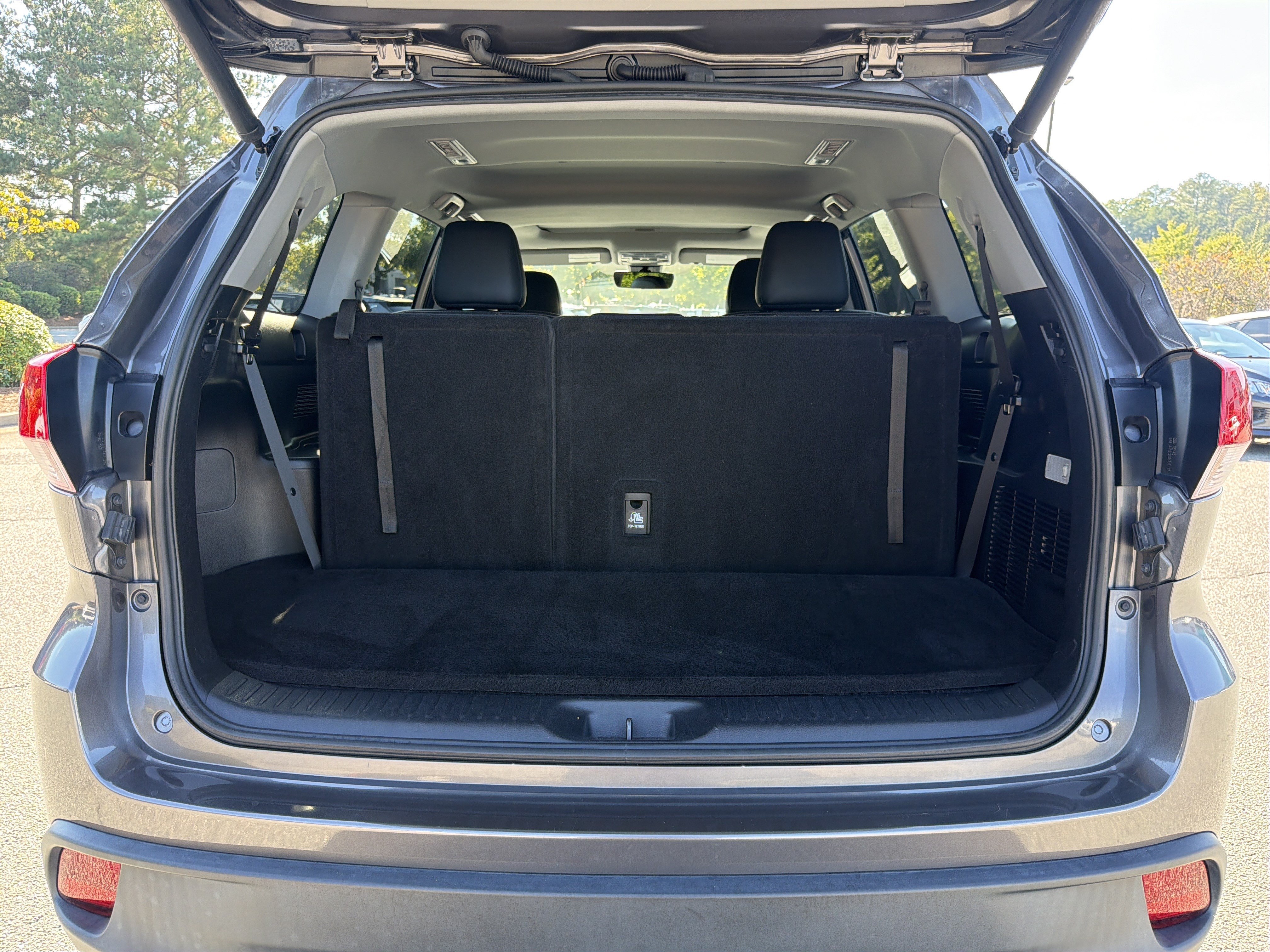 Used 2018 Toyota Highlander XLE FWD image 27