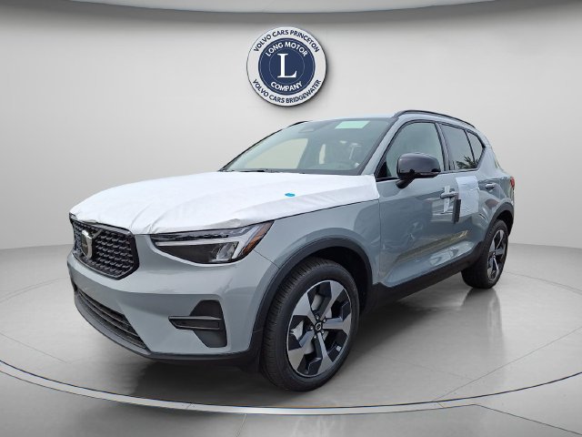 New 2026 Volvo XC40 B5 Core w/ Climate Package AWD/4WD image 3