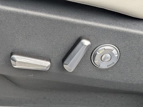 Certified 2025 Lincoln Navigator Reserve image 23