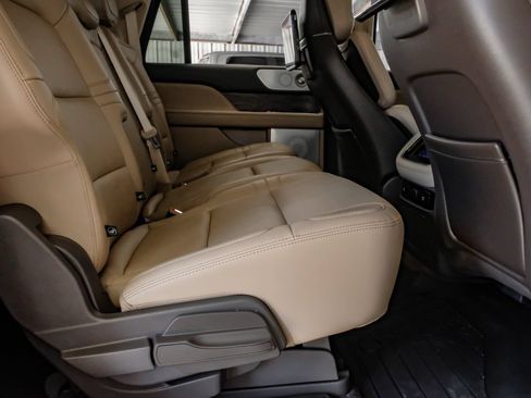 Used 2023 Lincoln Navigator L Reserve AWD/4WD image 33