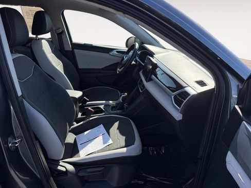 Certified 2025 Volkswagen Taos SE w/ Panoramic Sunroof Package FWD image 19