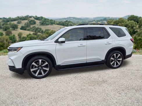 Used 2024 Honda Pilot Elite image 4