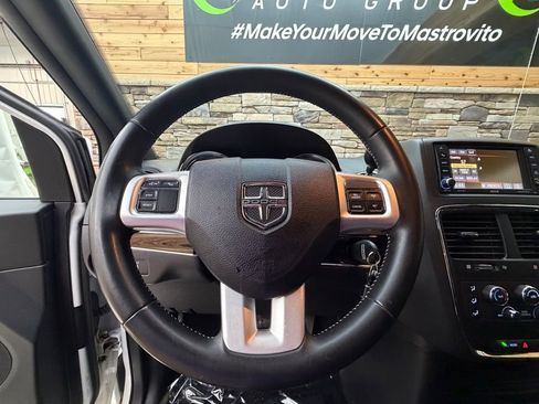 Used 2018 Dodge Grand Caravan SE FWD image 16