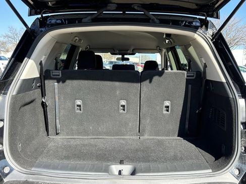 Used 2024 Nissan Pathfinder S image 32