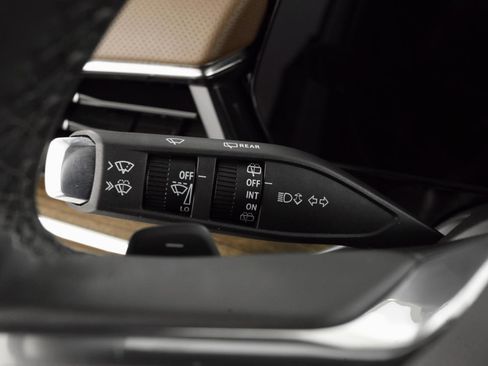 Used 2025 Chevrolet Suburban High Country image 37