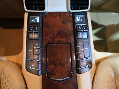 Used 2014 Porsche Panamera 4 image 27