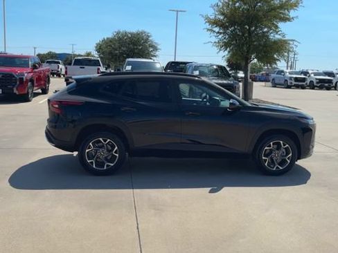 New 2026 Chevrolet Trax LT w/ LT Convenience Package FWD image 2