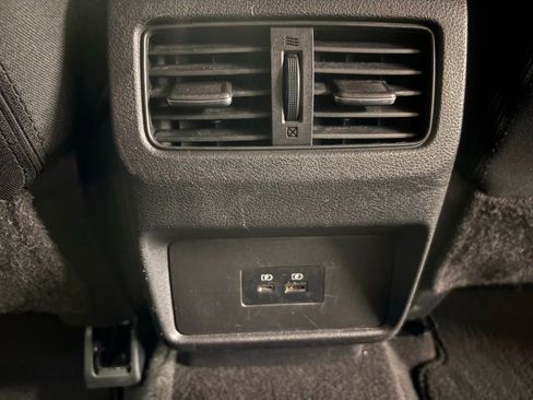 Used 2023 Nissan Rogue SV image 34