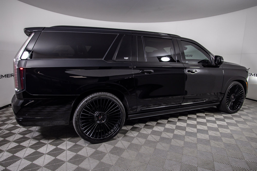 Used 2025 Cadillac Escalade ESV Sport w/ Touring Package AWD/4WD image 4
