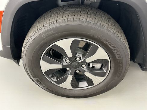 Used 2023 Jeep Grand Cherokee 4WD 4xe image 11