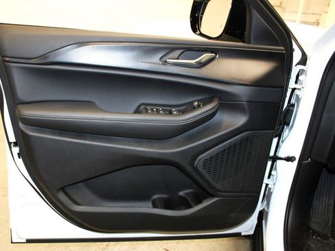 New 2025 Jeep Grand Cherokee Altitude image 26