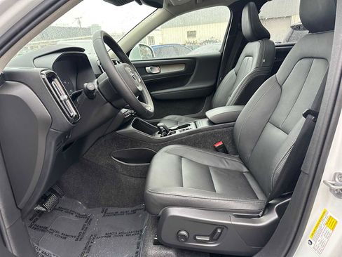 Used 2025 Volvo XC40 B5 Core w/ Protection Package Premier image 19