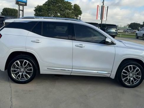Used 2022 GMC Terrain Denali w/ LPO, Floor Liner Package AWD/4WD image 9