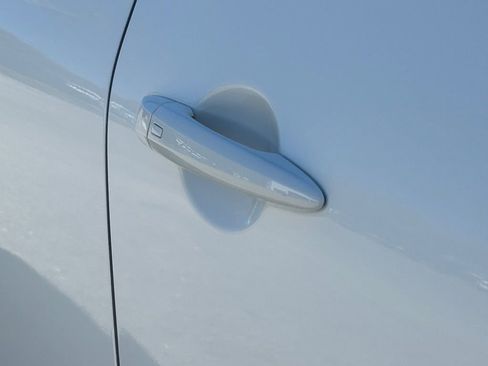 Used 2025 Nissan Pathfinder SV image 19