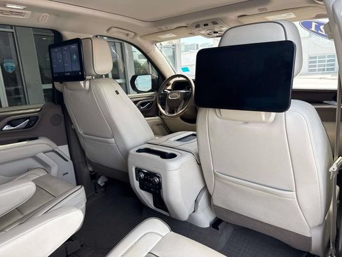 Used 2021 GMC Yukon XL Denali w/ Denali Ultimate Package RWD image 9