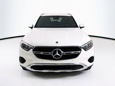 Used 2025 Mercedes-Benz GLC 300 image 2