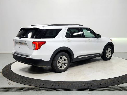 Used 2020 Ford Explorer XLT image 7