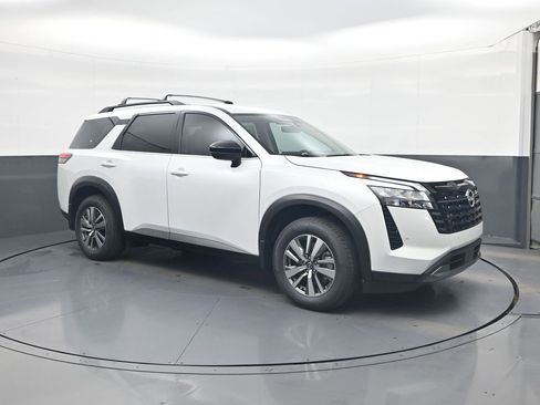 New 2026 Nissan Pathfinder SL w/ Cargo Package AWD/4WD image 1
