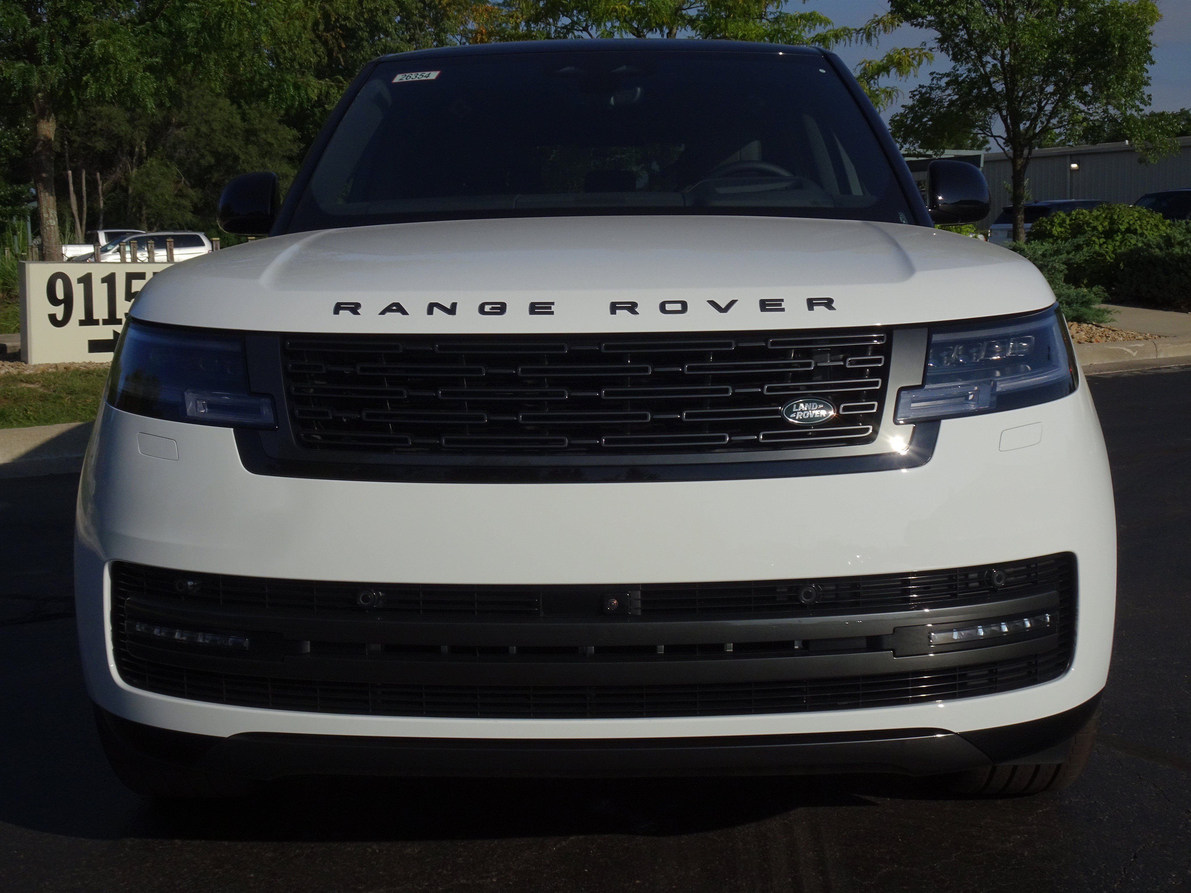 New 2026 Land Rover Range Rover Long Wheelbase SE AWD/4WD image 12