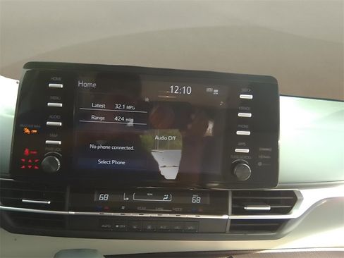 Used 2023 Toyota Sienna LE image 16