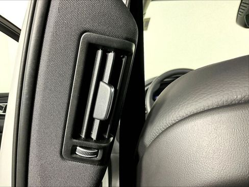 Used 2023 Volvo XC60 B5 Plus AWD/4WD image 38