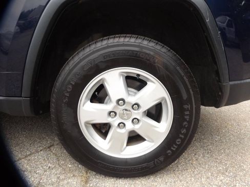Used 2012 Jeep Grand Cherokee Laredo AWD/4WD image 21