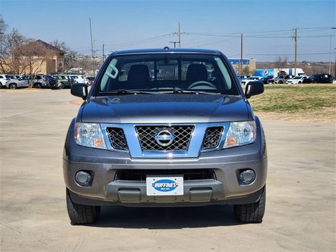 Used 2018 Nissan Frontier SV image 2