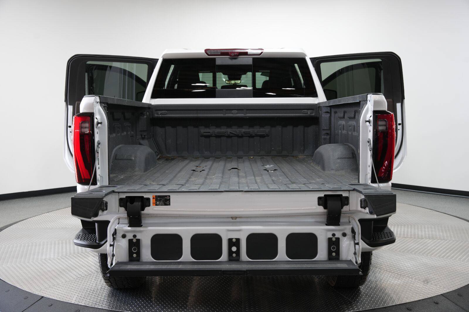 Certified 2024 GMC Sierra 2500 Denali w/ Denali Reserve Package AWD/4WD image 18