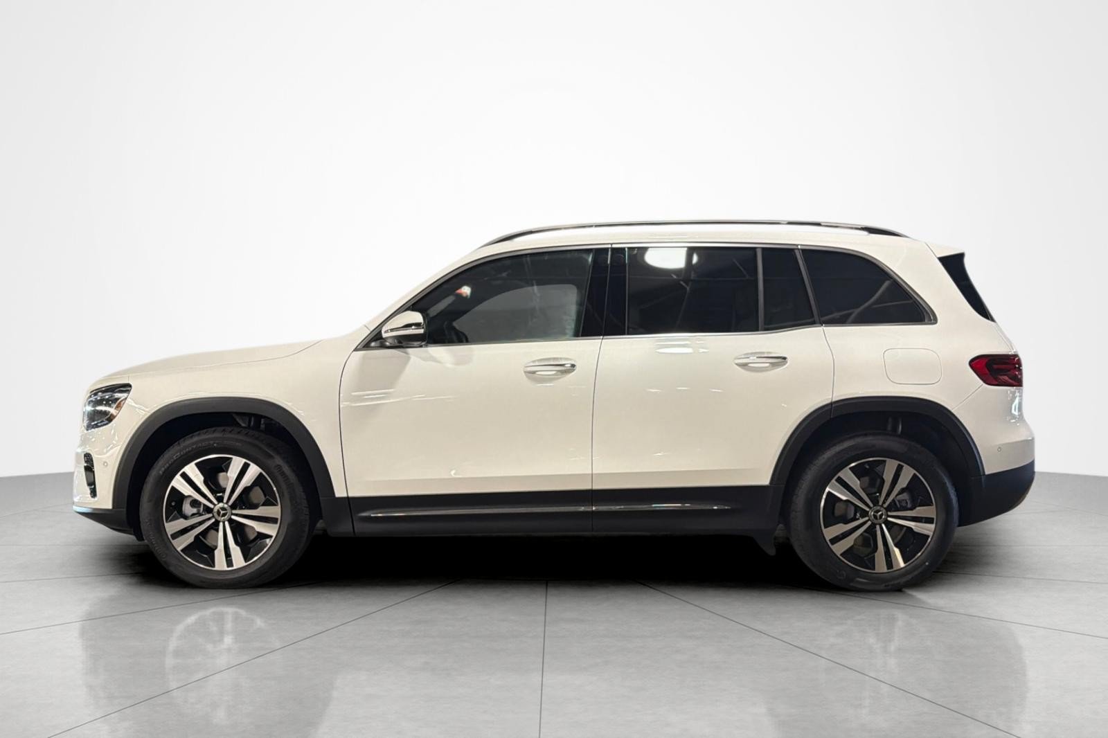 New 2026 Mercedes-Benz GLB 250 image 2