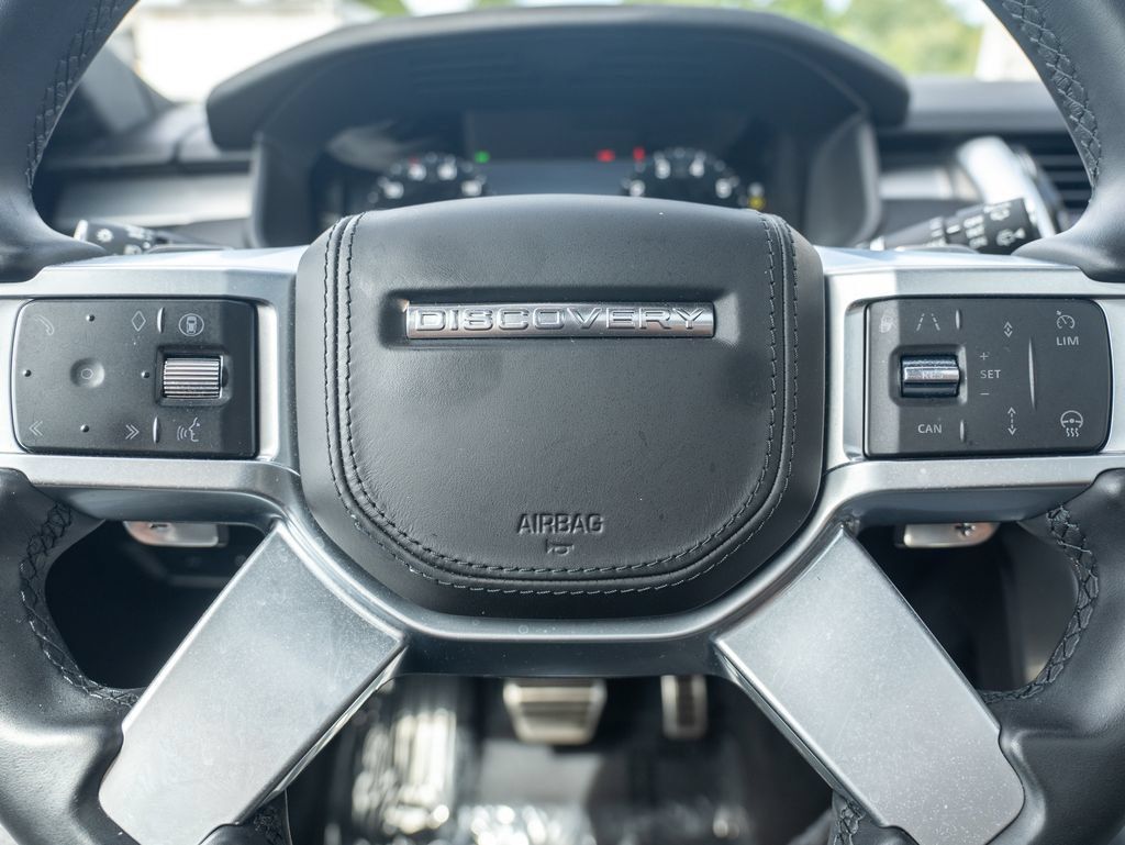 Used 2024 Land Rover Discovery Dynamic SE AWD/4WD image 15