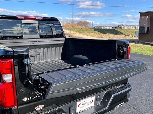 Used 2024 Chevrolet Silverado 1500 LT Trail Boss w/ Convenience Package II image 37