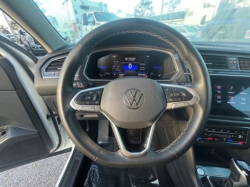 Used 2024 Volkswagen Tiguan SE image 9
