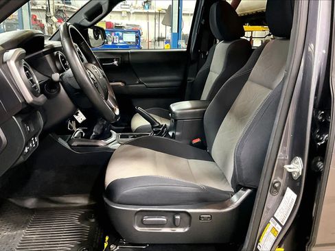 Certified 2022 Toyota Tacoma TRD Sport w/ Technology Package image 9