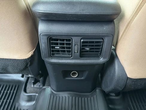 Used 2022 Toyota RAV4 LE AWD/4WD image 29