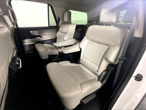 Used 2025 Ford Expedition Active AWD/4WD image 26