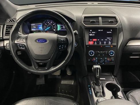 Used 2018 Ford Explorer XLT w/ Equipment Group 202A image 5