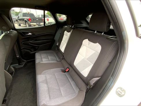 Used 2025 Chevrolet Trax RS w/ Sunroof Package FWD image 21