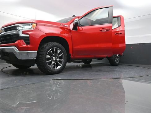 Used 2024 Chevrolet Silverado 1500 LT image 32