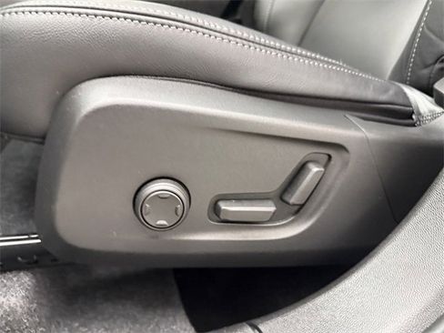 Certified 2025 Volvo XC40 B5 Plus image 27