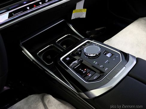 Used 2026 BMW 740i xDrive image 27