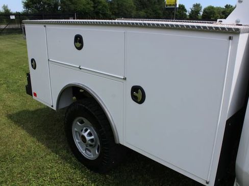 Used 2023 GMC Sierra 2500 Pro w/ Convenience Package AWD/4WD image 7