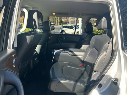 Used 2017 INFINITI QX80 4WD w/ Driver Assistance Package image 16