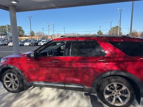 Used 2020 Ford Explorer Platinum w/ Premium Technology Package image 6