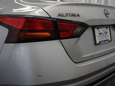 Used 2024 Nissan Altima 2.5 SV FWD image 6