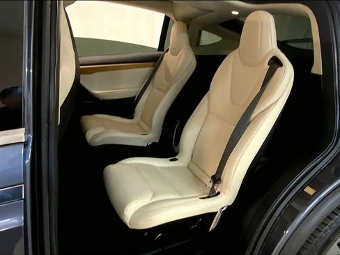 Used 2018 Tesla Model X 75D image 20