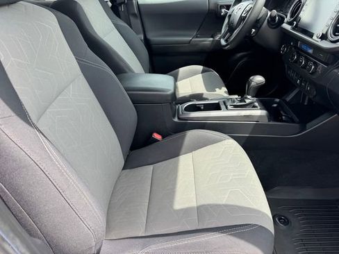 Used 2022 Toyota Tacoma TRD Sport w/ Technology Package RWD image 6